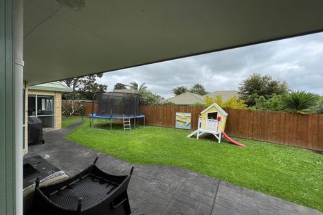 Photo of property in 14 Hagen Close, Golflands, Auckland, 2013