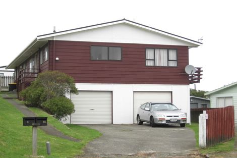 Photo of property in 9 Chetwode Grove, Newlands, Wellington, 6037