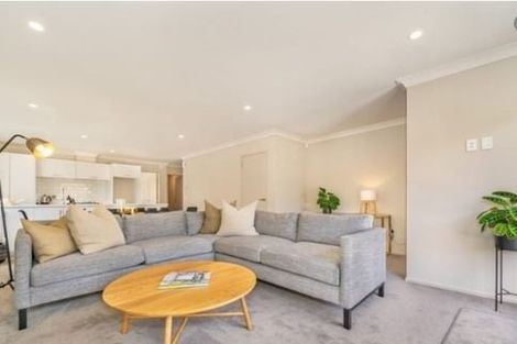 Photo of property in 2 Brindle Way, Newlands, Wellington, 6037