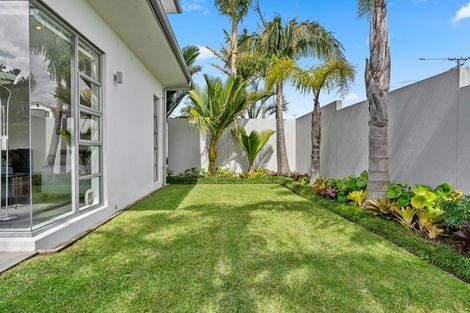 Photo of property in 2a Mirwill Road, Rothesay Bay, Auckland, 0630