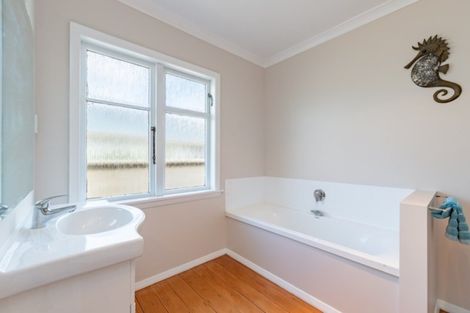 Photo of property in 19 Oxford Crescent, Ebdentown, Upper Hutt, 5018