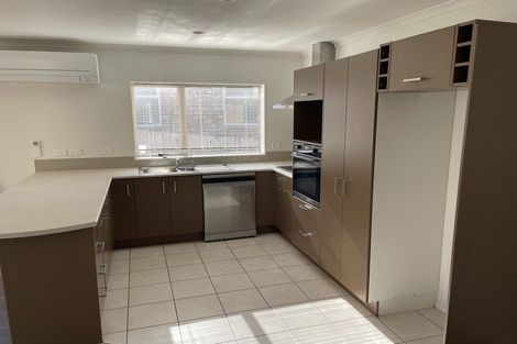 Photo of property in 35 Chesterfield Way, Orewa, 0931