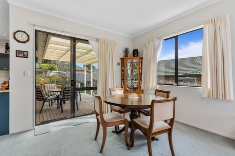 Photo of property in 56 Black Teal Close, Unsworth Heights, Auckland, 0632