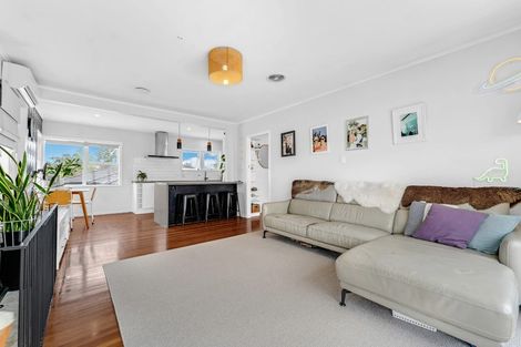 Photo of property in 20 Sylvan Crescent, Te Atatu South, Auckland, 0610