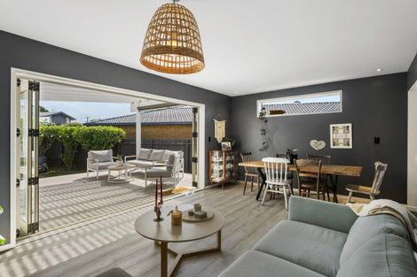 Photo of property in 10 Lee Street, Mount Maunganui, 3116