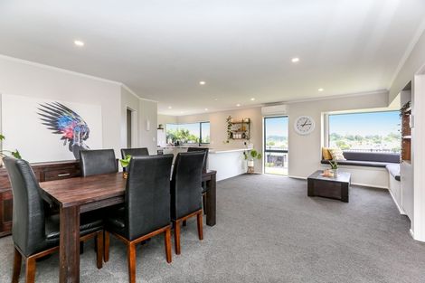 Photo of property in 9 Sandel Rise, Merrilands, New Plymouth, 4312
