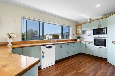 Photo of property in 11 Desmond Place, Bell Block, New Plymouth, 4312