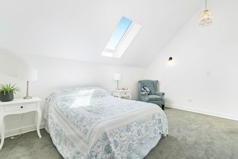 Photo of property in 105 Grassmere Road, Henderson Valley, Auckland, 0612