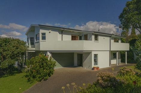 Photo of property in 2 Tirinui Crescent, Tairua, 3508