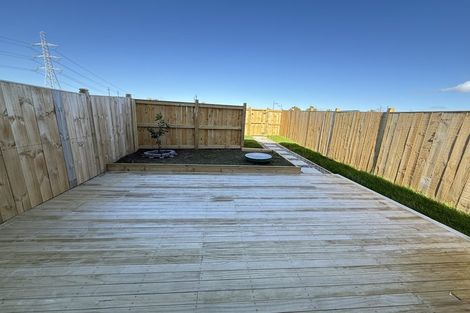 Photo of property in 8 Kapeta Lane, Karaka, 2113