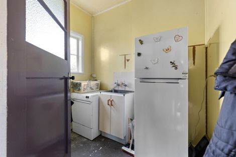 Photo of property in 17 Robert Street, Marton, 4710