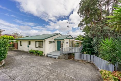 Photo of property in 2/14 Target Road, Totara Vale, Auckland, 0629