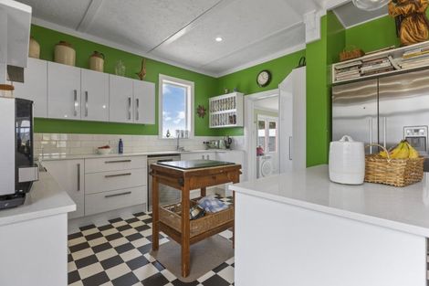 Photo of property in 403 Opunake Road, Cardiff, Stratford, 4391