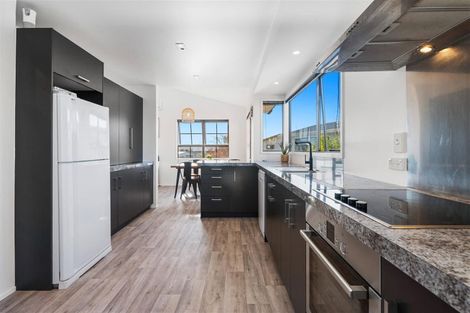 Photo of property in 8 Taurus Place, Kawaha Point, Rotorua, 3010