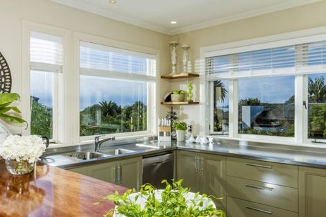 Photo of property in 16 Tiri Road, Milford, Auckland, 0620