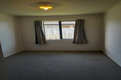 Photo of property in 13 Kamahi Place, One Tree Point, 0118