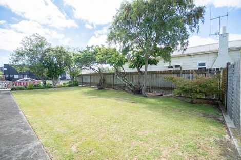 Photo of property in 16 Lombard Street, Palmerston North, 4410