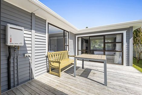 Photo of property in 14 Bromley Place, Westown, New Plymouth, 4310