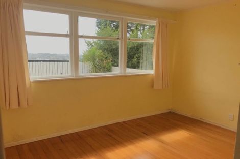 Photo of property in 605 Glenfield Road, Totara Vale, Auckland, 0629