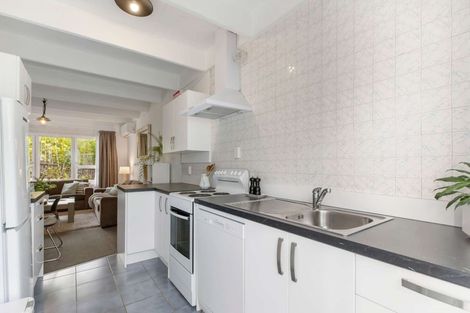 Photo of property in 2/86 Divich Avenue, Te Atatu South, Auckland, 0610