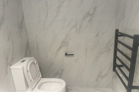 Photo of property in 6c Aralia Road, Sunnynook, Auckland, 0620