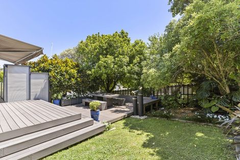 Photo of property in 6 Mallard Place, Unsworth Heights, Auckland, 0632