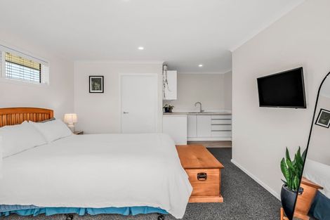 Photo of property in 33 Golf Vue Place, Castlecliff, Whanganui, 4501