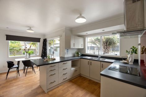 Photo of property in 6 Kentucky Crescent, Nawton, Hamilton, 3200