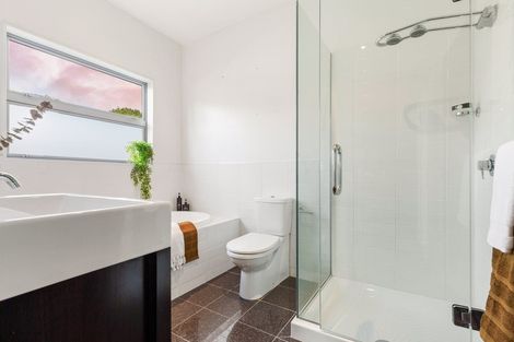 Photo of property in 7 Rangi Avenue, Schnapper Rock, Auckland, 0632