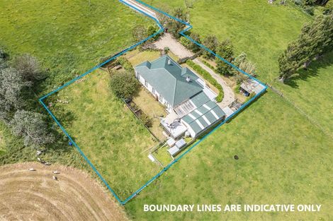 Photo of property in 135 Weraroa Road, Waverley, 4510