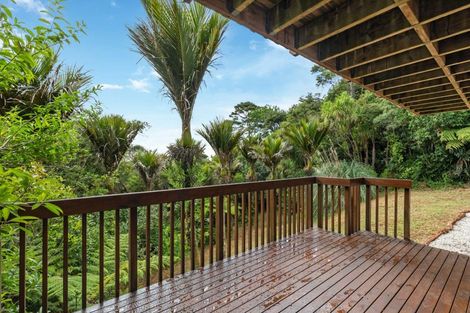 Photo of property in 34 Kauri Point Road, Laingholm, Auckland, 0604