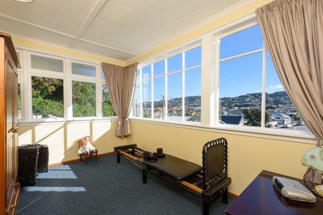 Photo of property in 5 Lonsdale Crescent, Rongotai, Wellington, 6022