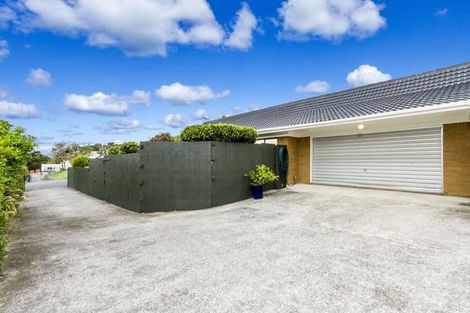 Photo of property in 1/18 Kauri Glen Road, Northcote, Auckland, 0627