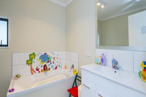 Photo of property in 14 Cresswell Place, Johnsonville, Wellington, 6037