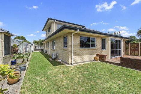 Photo of property in 3 Mahoe Street, Strandon, New Plymouth, 4312