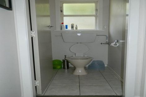 Photo of property in 33 Stewart Drive, Newlands, Wellington, 6037