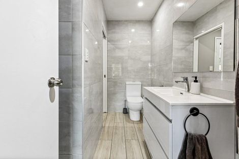 Photo of property in 2/2 Forsythe Place, Massey, Auckland, 0614