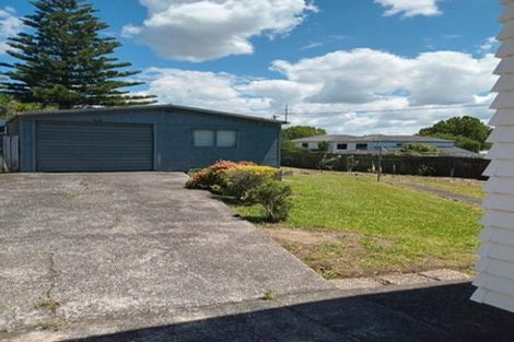 Photo of property in 8 Dawnhaven Drive, Te Atatu Peninsula, Auckland, 0610