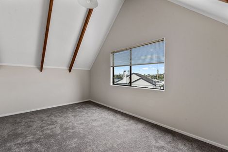 Photo of property in 2/92 Target Road, Totara Vale, Auckland, 0629