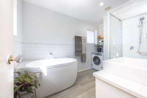 Photo of property in 2/12 Parker Avenue, New Lynn, Auckland, 0600