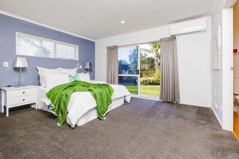 Photo of property in 35 Croftview Road, Wattle Downs, Auckland, 2103