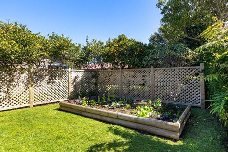 Photo of property in 7 Boulevard Drive, Merrilands, New Plymouth, 4312