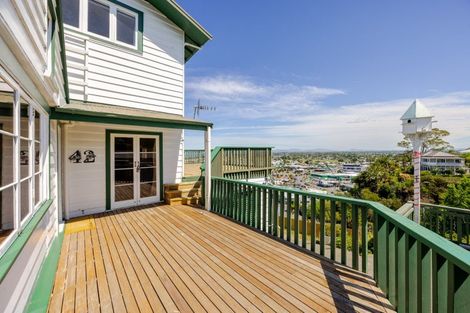 Photo of property in 42 Cameron Road, Bluff Hill, Napier, 4110