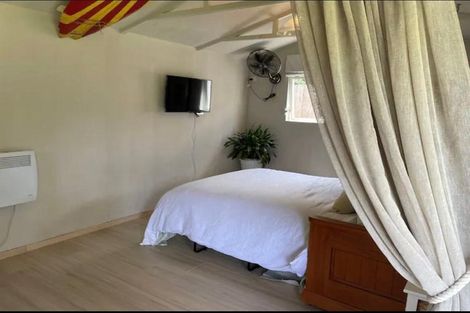 Photo of property in 34 North Piha Road, Piha, New Lynn, 0772