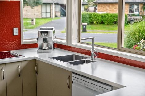 Photo of property in 4 Atlantic Close, Papamoa Beach, Papamoa, 3118