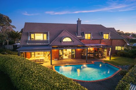 Photo of property in 28 Connemara Court, West Harbour, Auckland, 0618