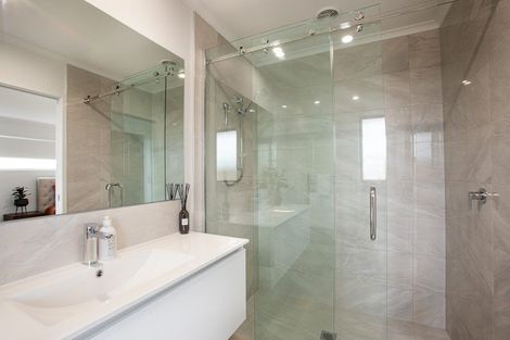 Photo of property in 54 Kitemaunga Avenue, One Tree Point, 0118