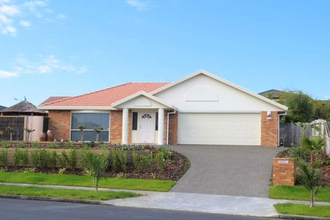 Photo of property in 4 Faldo Drive, Golflands, Auckland, 2013