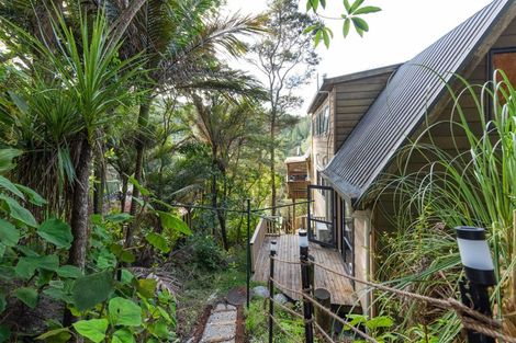 Photo of property in 30 Wood Bay Road, Titirangi, Auckland, 0604