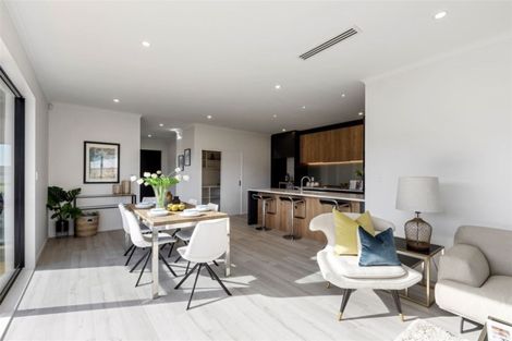 Photo of property in 11 Len Ireland Drive, Kumeu, 0810